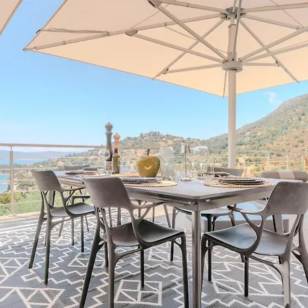 Апартаменты Rooftop In Lavandou, Panoramic View