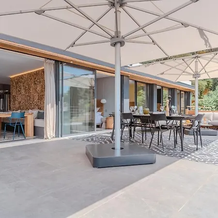 Rooftop In Lavandou, Panoramic View Ле-Лаванду