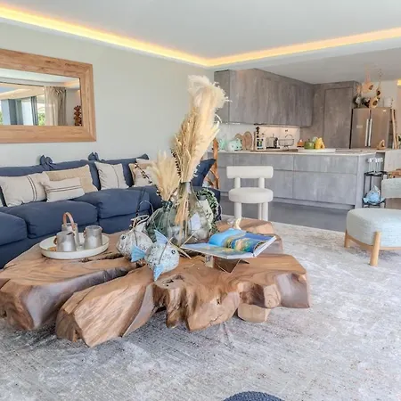 Rooftop In Lavandou, Panoramic View Апартаменты