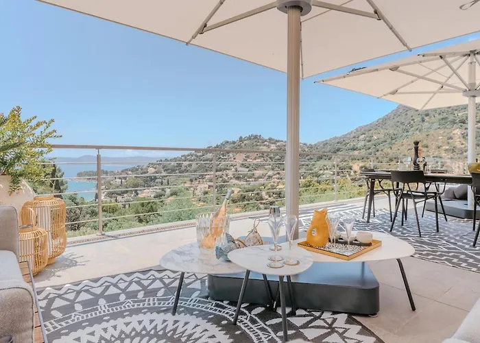 Rooftop In Lavandou, Panoramic View Ле-Лаванду
