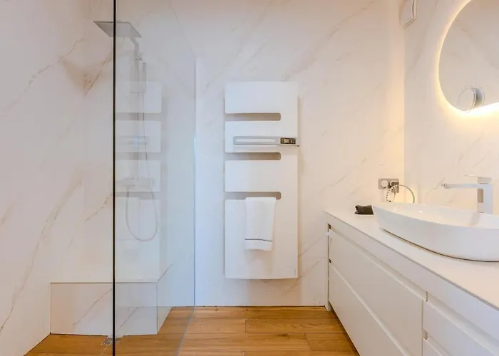 Rooftop In Lavandou, Panoramic View Апартаменты *