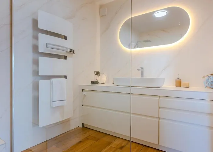 Rooftop In Lavandou, Panoramic View Апартаменты *