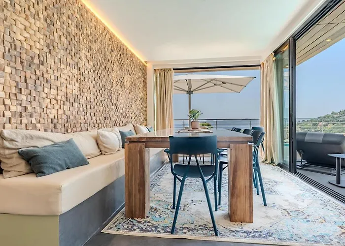 Rooftop In Lavandou, Panoramic View Ле-Лаванду