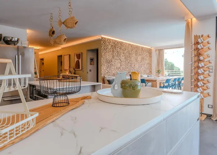 Апартаменты Rooftop In Lavandou, Panoramic View Ле-Лаванду