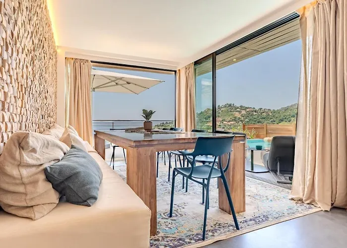 Rooftop In Lavandou, Panoramic View Апартаменты *