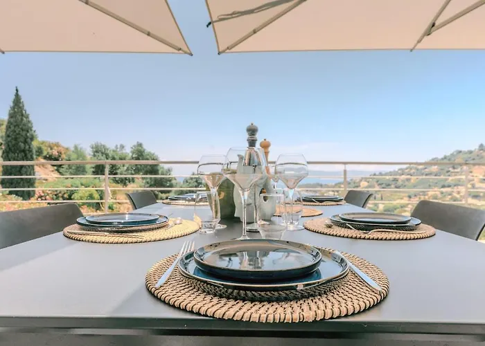 Rooftop In Lavandou, Panoramic View Апартаменты Ле-Лаванду